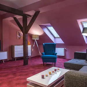 Spacious And Quiet Attic Flat In Centre , Prag Tschechische Republik